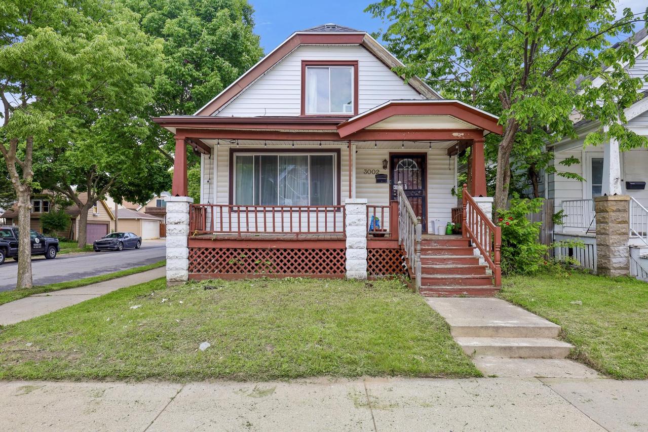 3002 S 7th St, Milwaukee, WI 53215