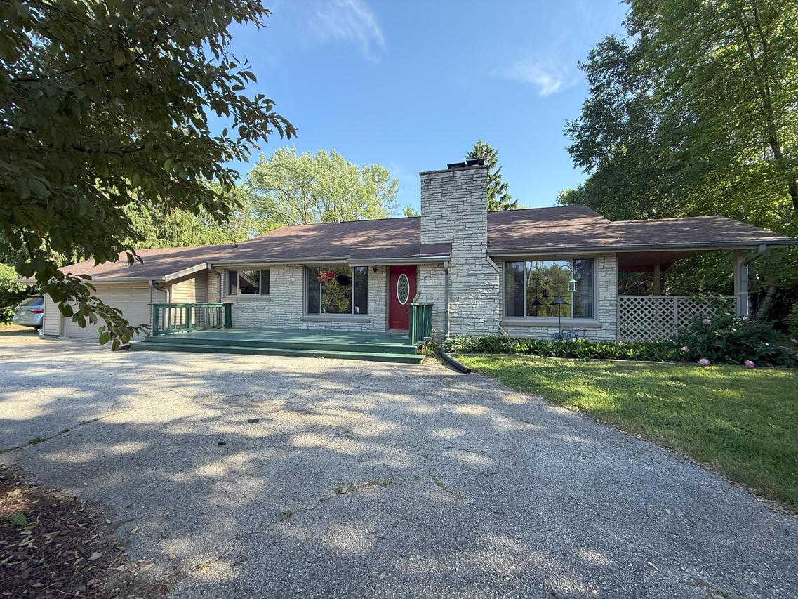 N72W14281 Good Hope Rd, Menomonee Falls, WI 53051
