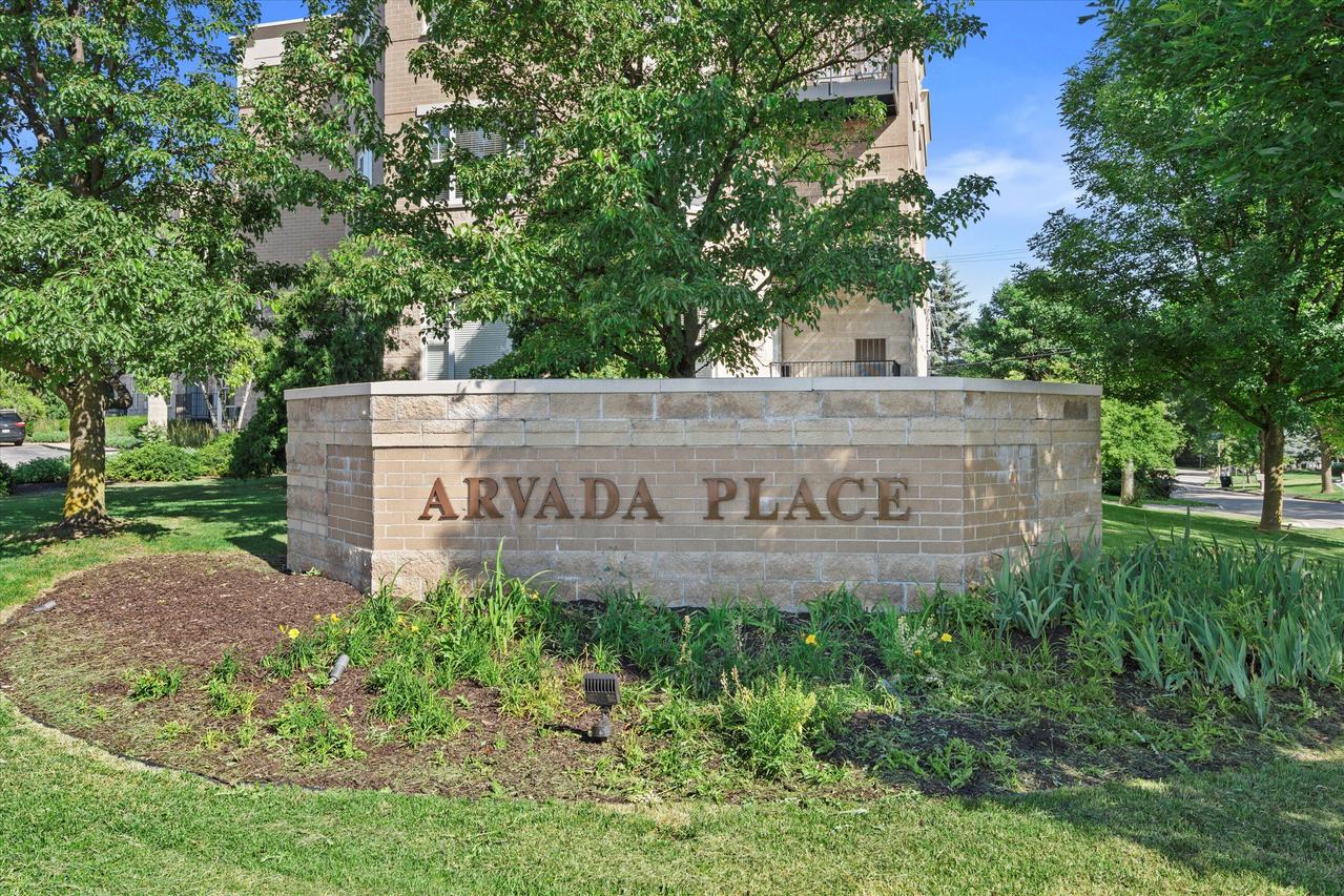 10900 W Bluemound Rd #206, Wauwatosa, WI 53226