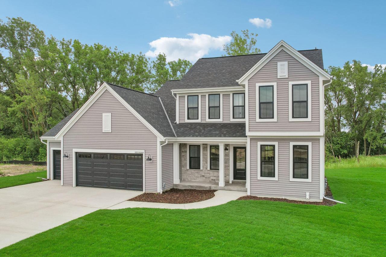 W251N2343 Valleyview Cir, Pewaukee, WI 53072