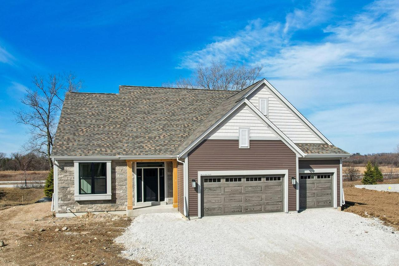 W251N2367 Valleyview Cir, Pewaukee, WI 53072