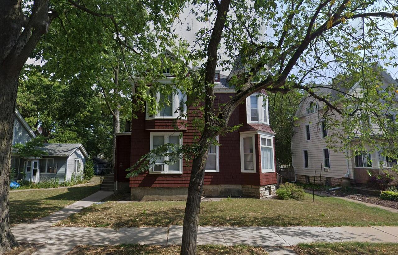 219 9th St, La Crosse, WI 54601