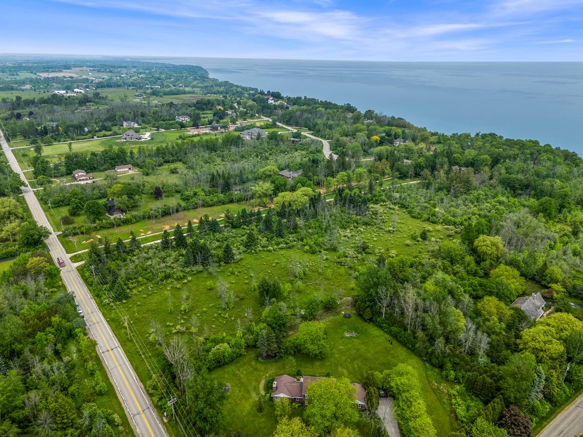 13600 N Lake Shore, Mequon, WI 53092