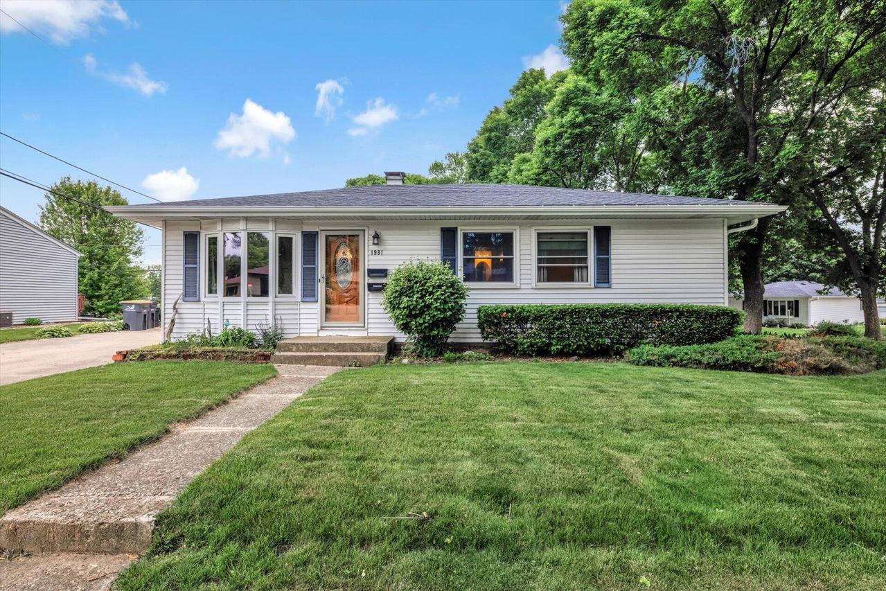 1981 Jan Ave, Waukesha, WI 53188