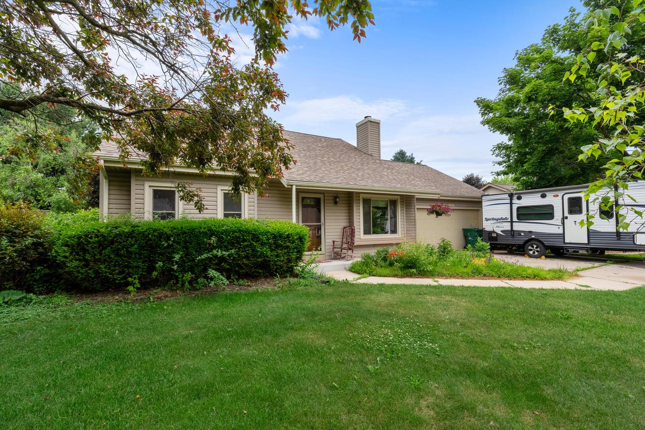 3987 Elaines Way, Hartford, WI 53086