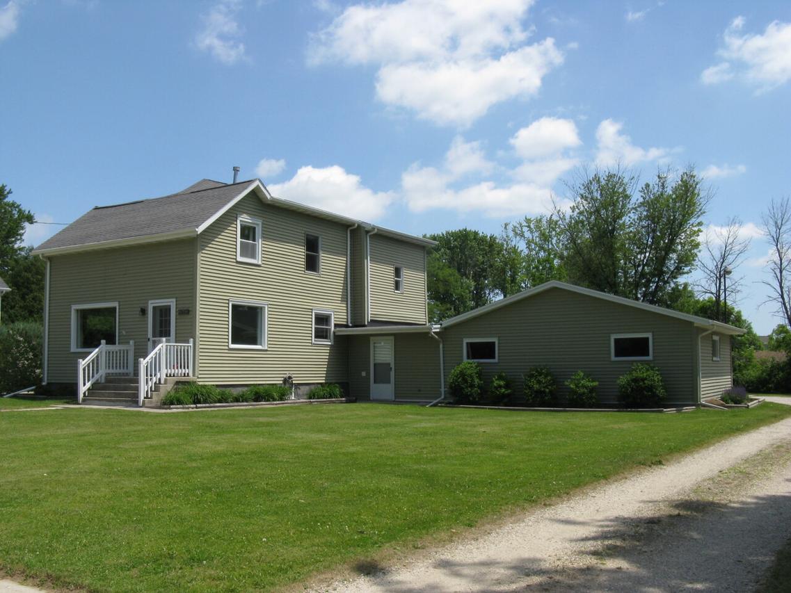605 S 10th St, Oostburg, WI 53070