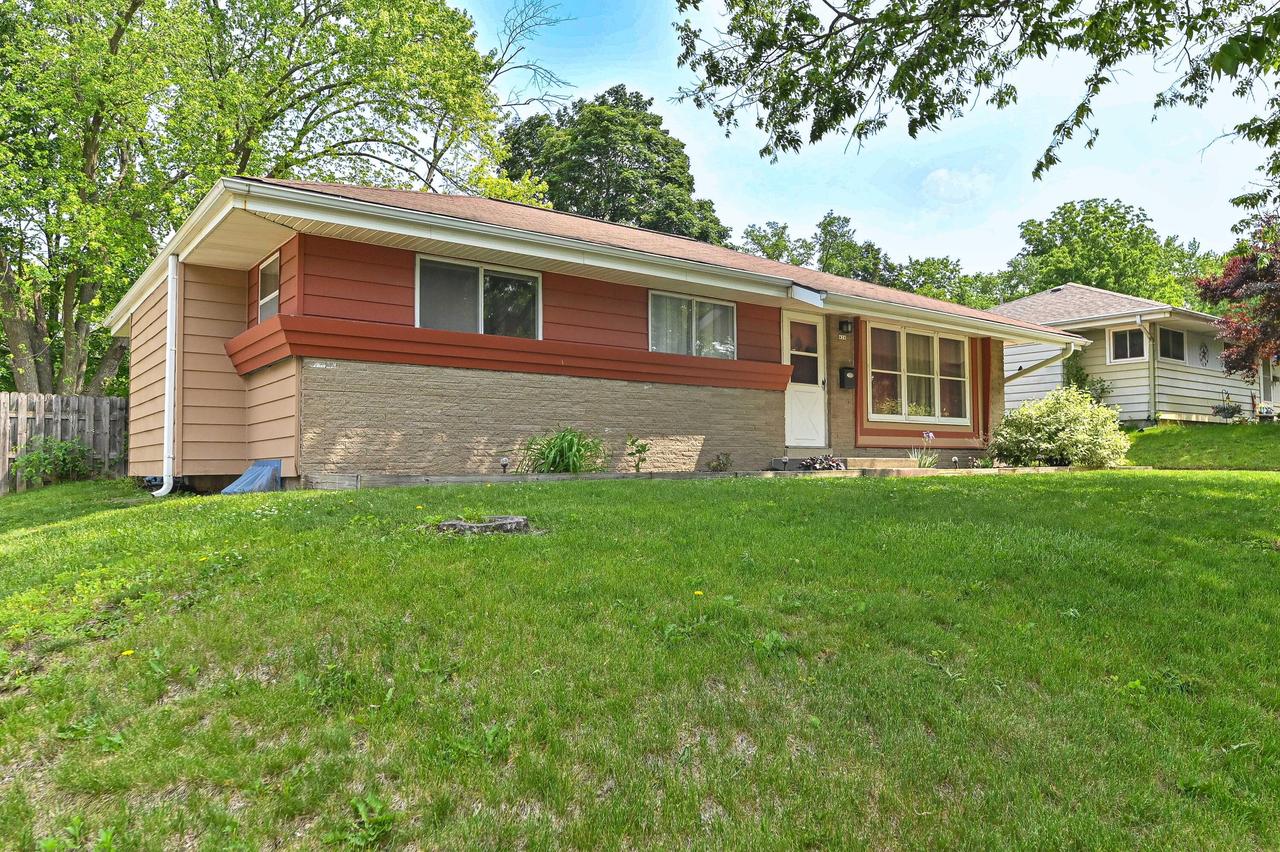 426 Richard St, Waukesha, WI 53189