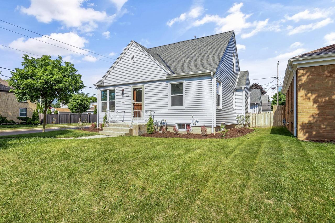 3700 S 21st St, Milwaukee, WI 53221