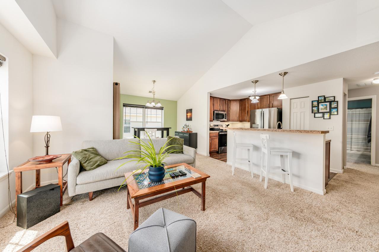 N16W26420 Meadowgrass Cir #B, Pewaukee, WI 53072