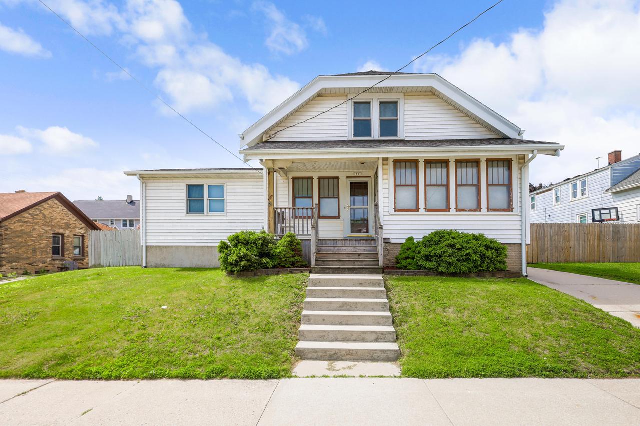 1911 Marshall St, Manitowoc, WI 54220