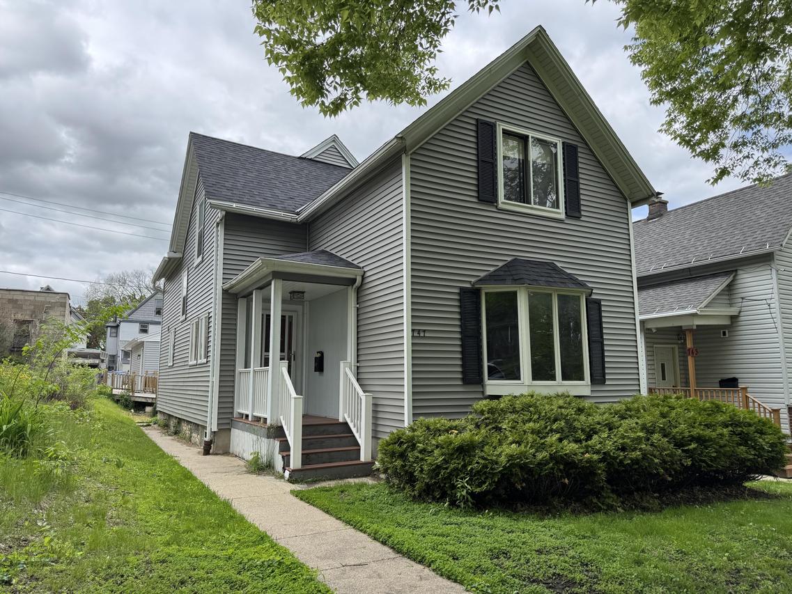 747 S 37th St, Milwaukee, WI 53215