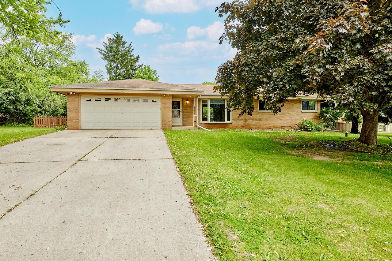 15200 High Knoll, Brookfield, WI 53005