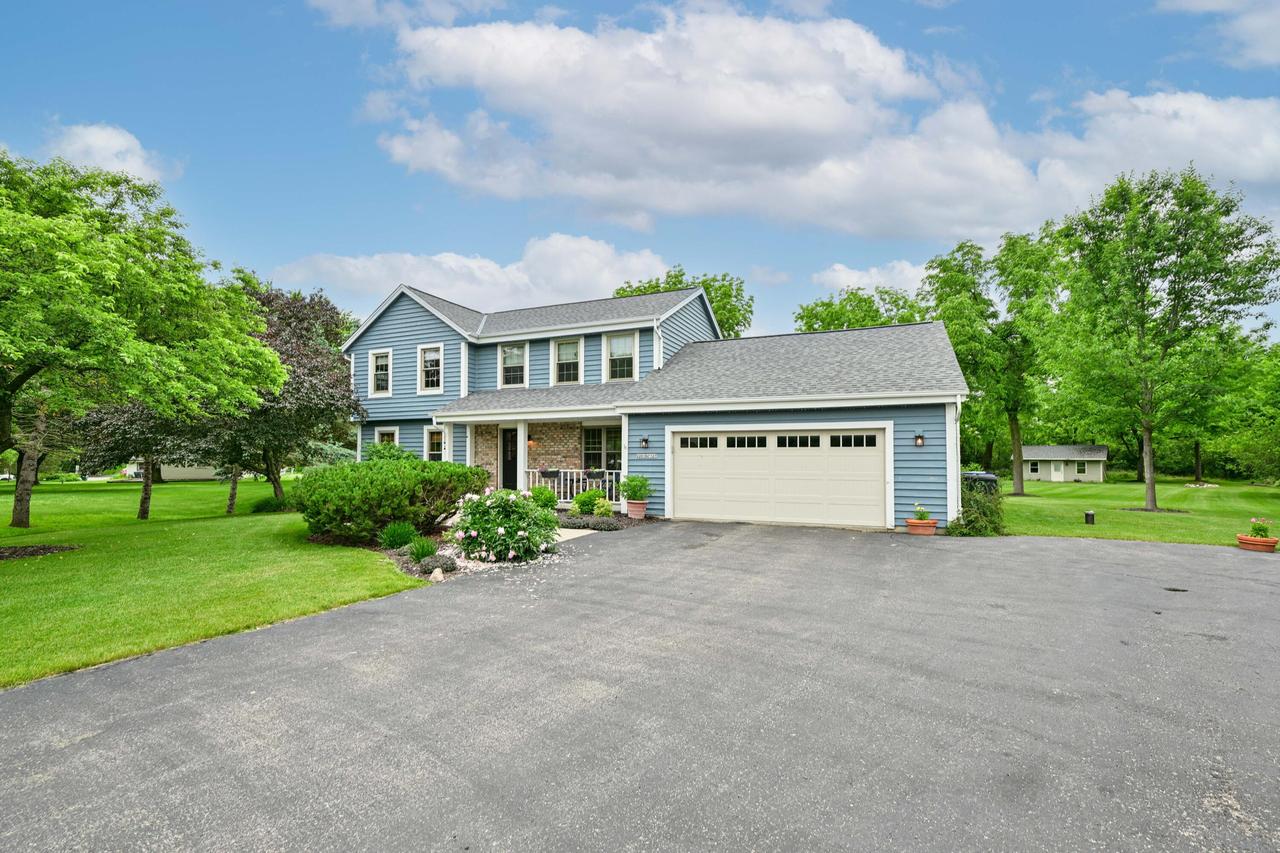 W281N7127 Huntington Ct, Merton, WI 53029