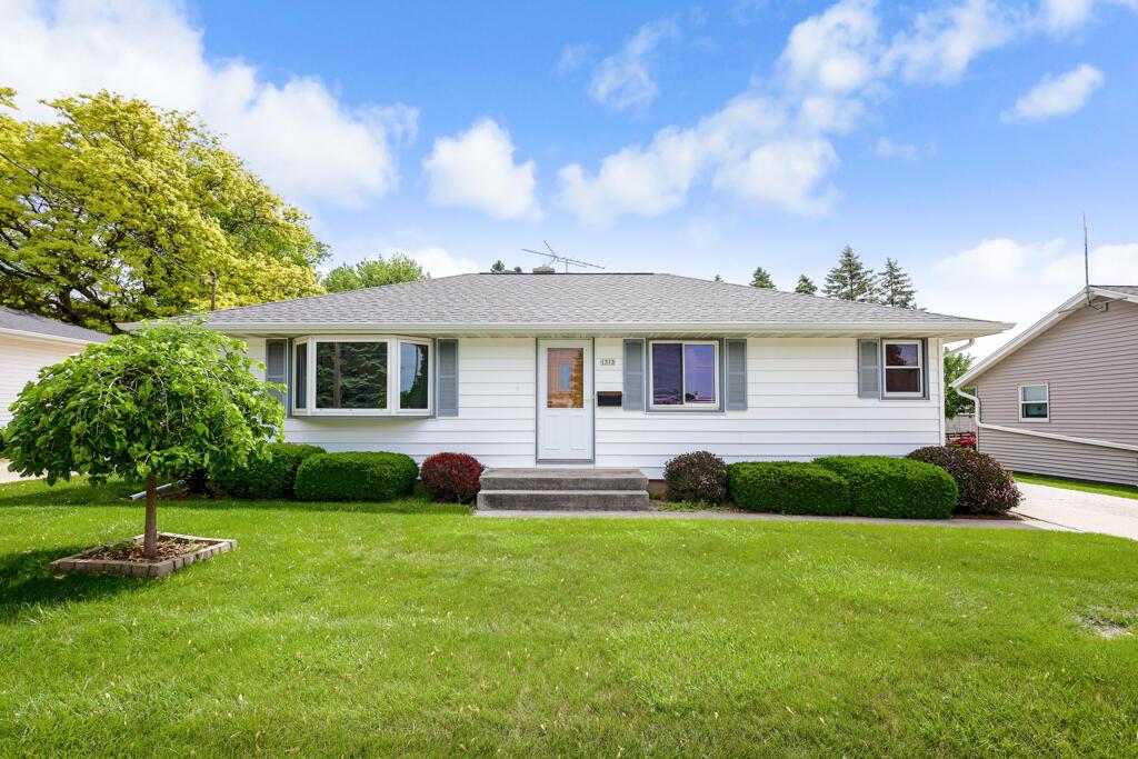 1313 S 26th St, Manitowoc, WI 54220