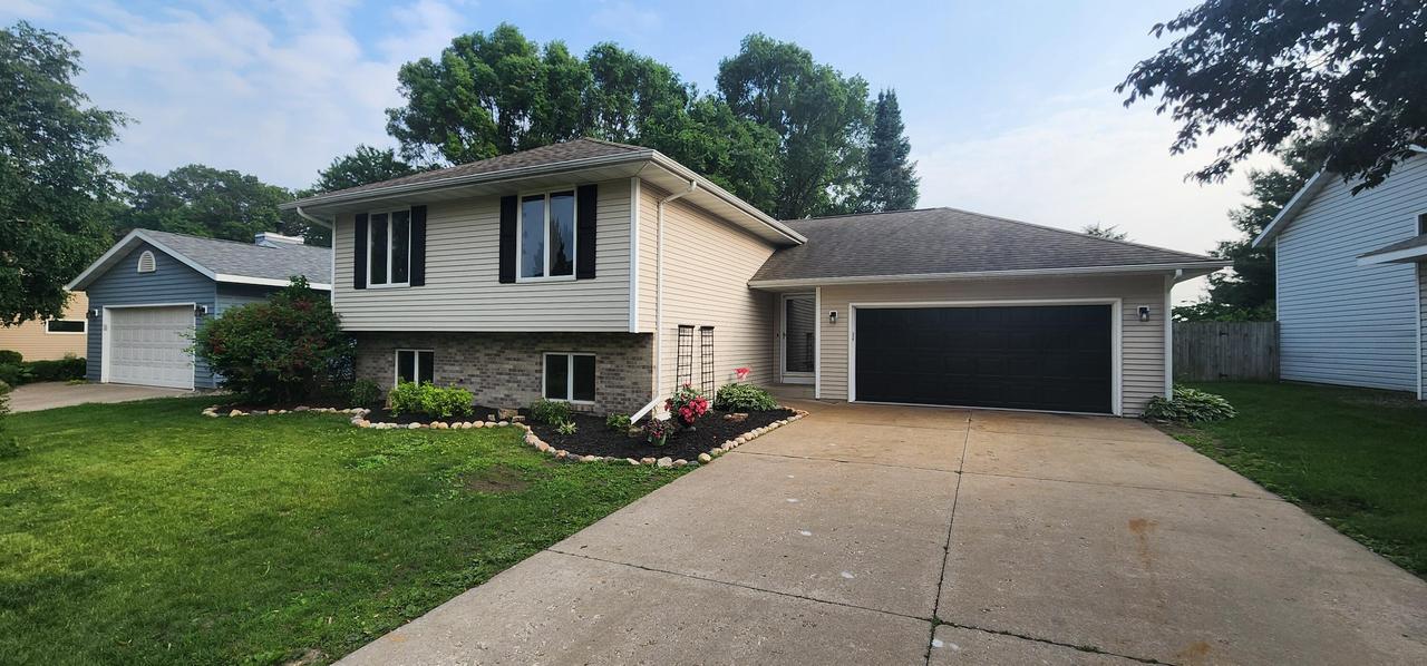 1972 Esther Dr, Onalaska, WI 54650