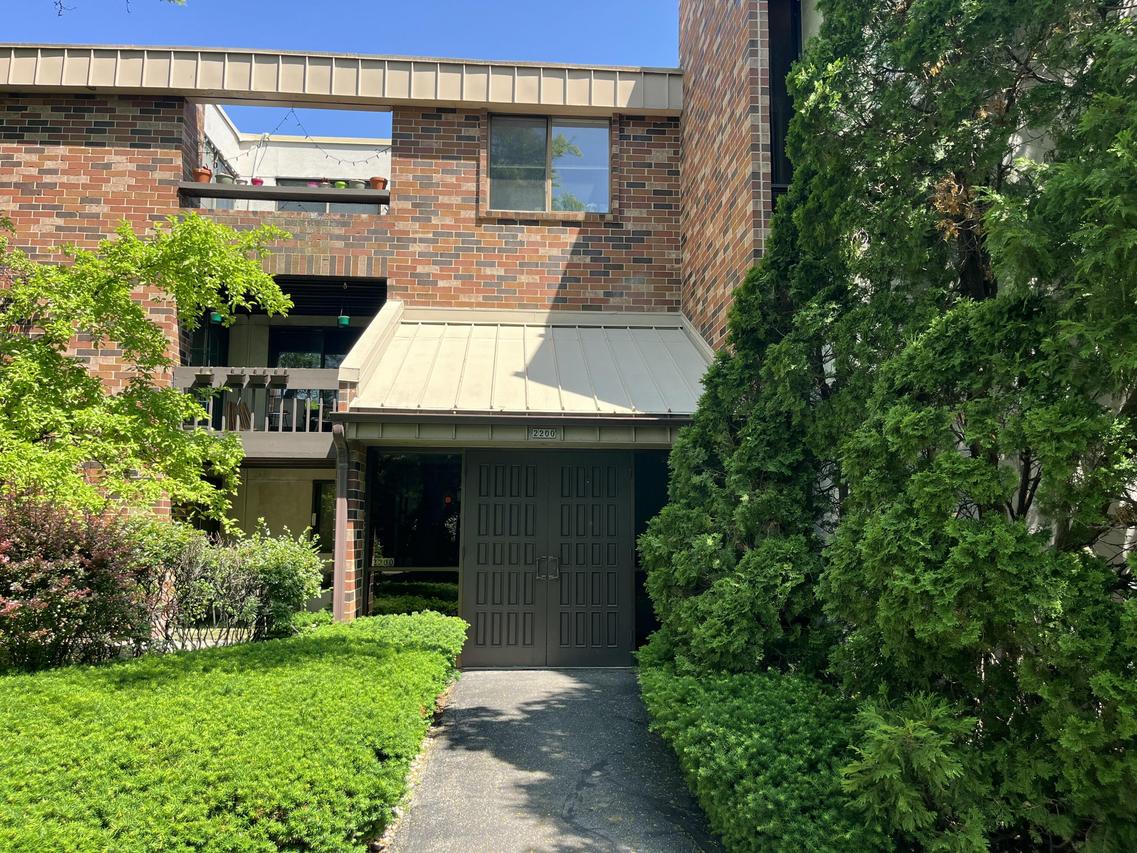 2200 W Good Hope Rd #115, Glendale, WI 53209