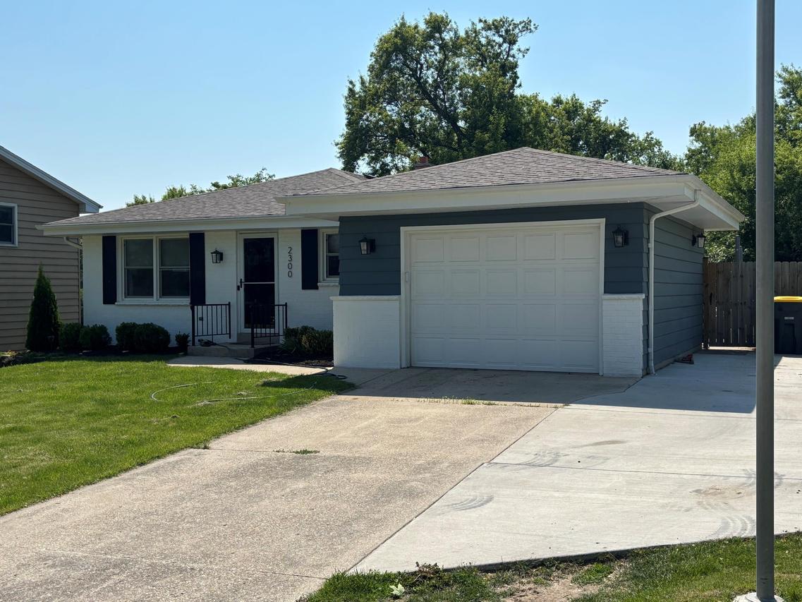 2300 Allen Ln, Waukesha, WI 53186