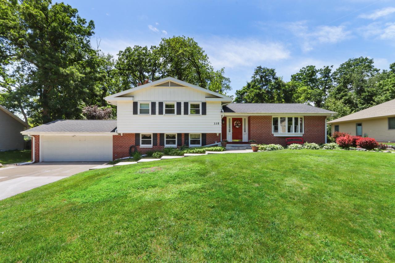 335 Frost Dr, Williams Bay, WI 53191
