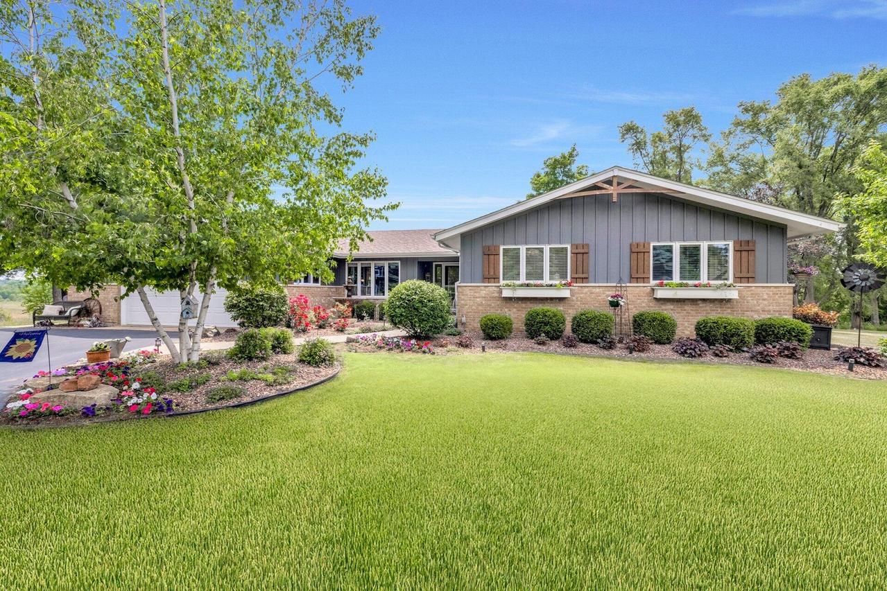 1551 Richmond Rd, Twin Lakes, WI 53181