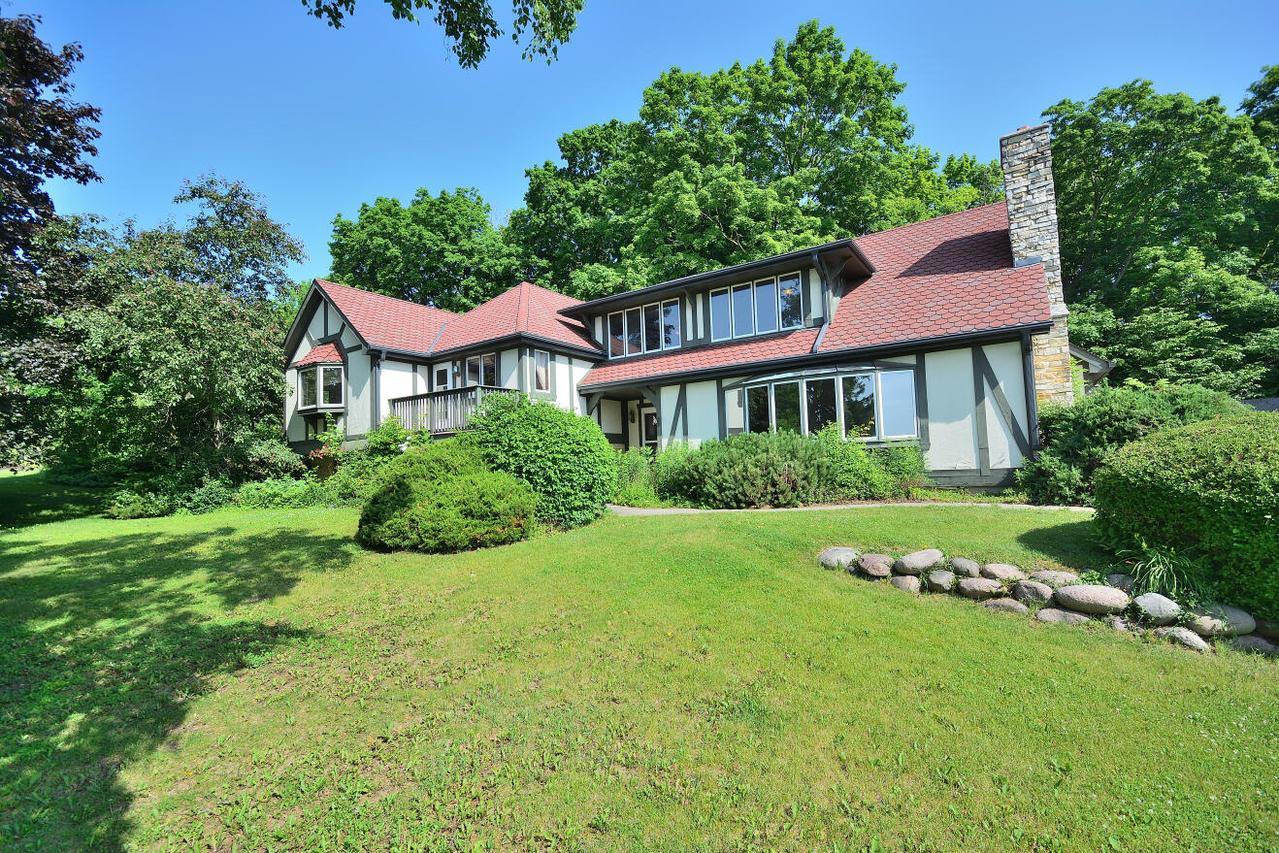 3076 Red Fox Cir, Richfield, WI 53017