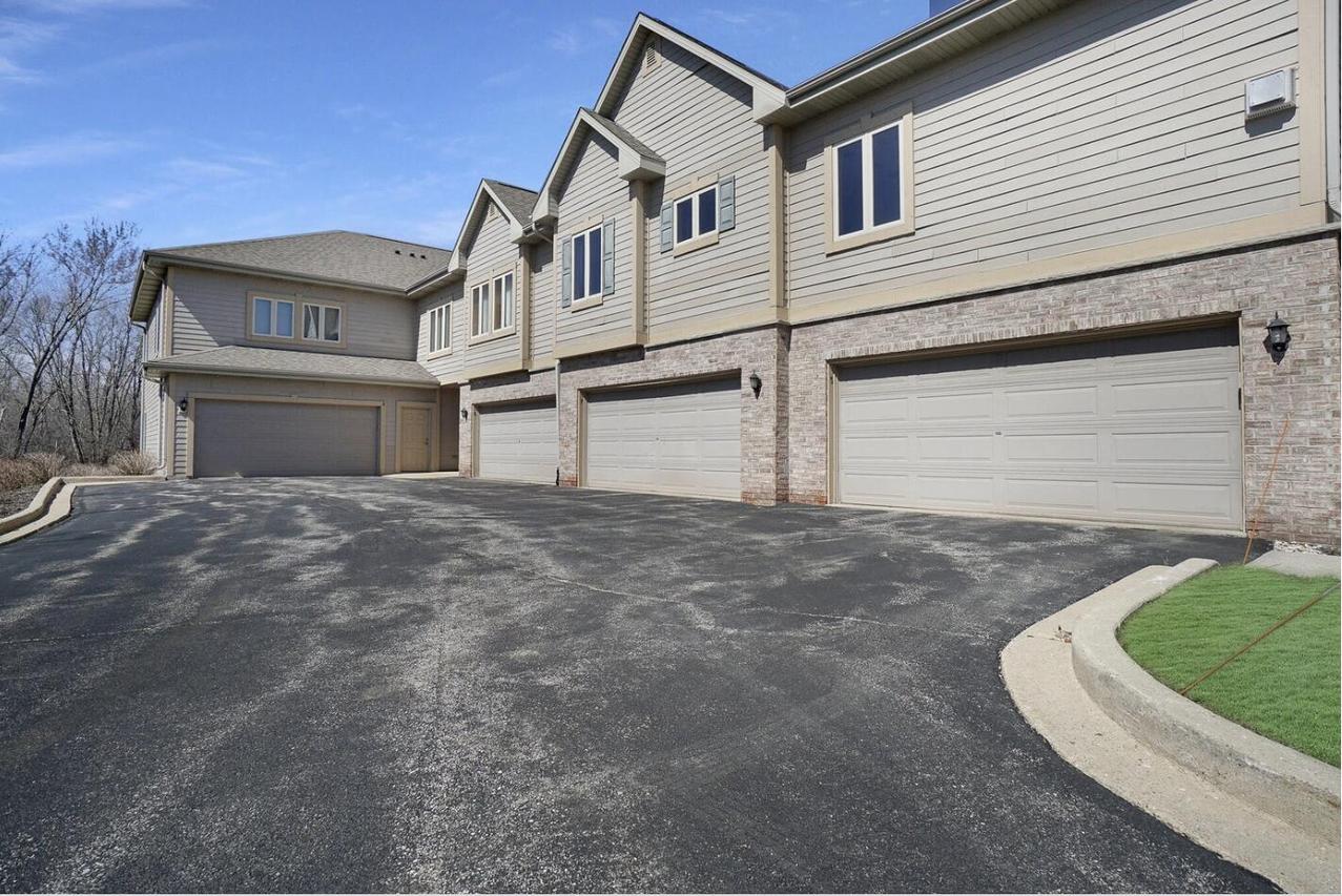 1610 Gabriel Dr #7, Waukesha, WI 53188