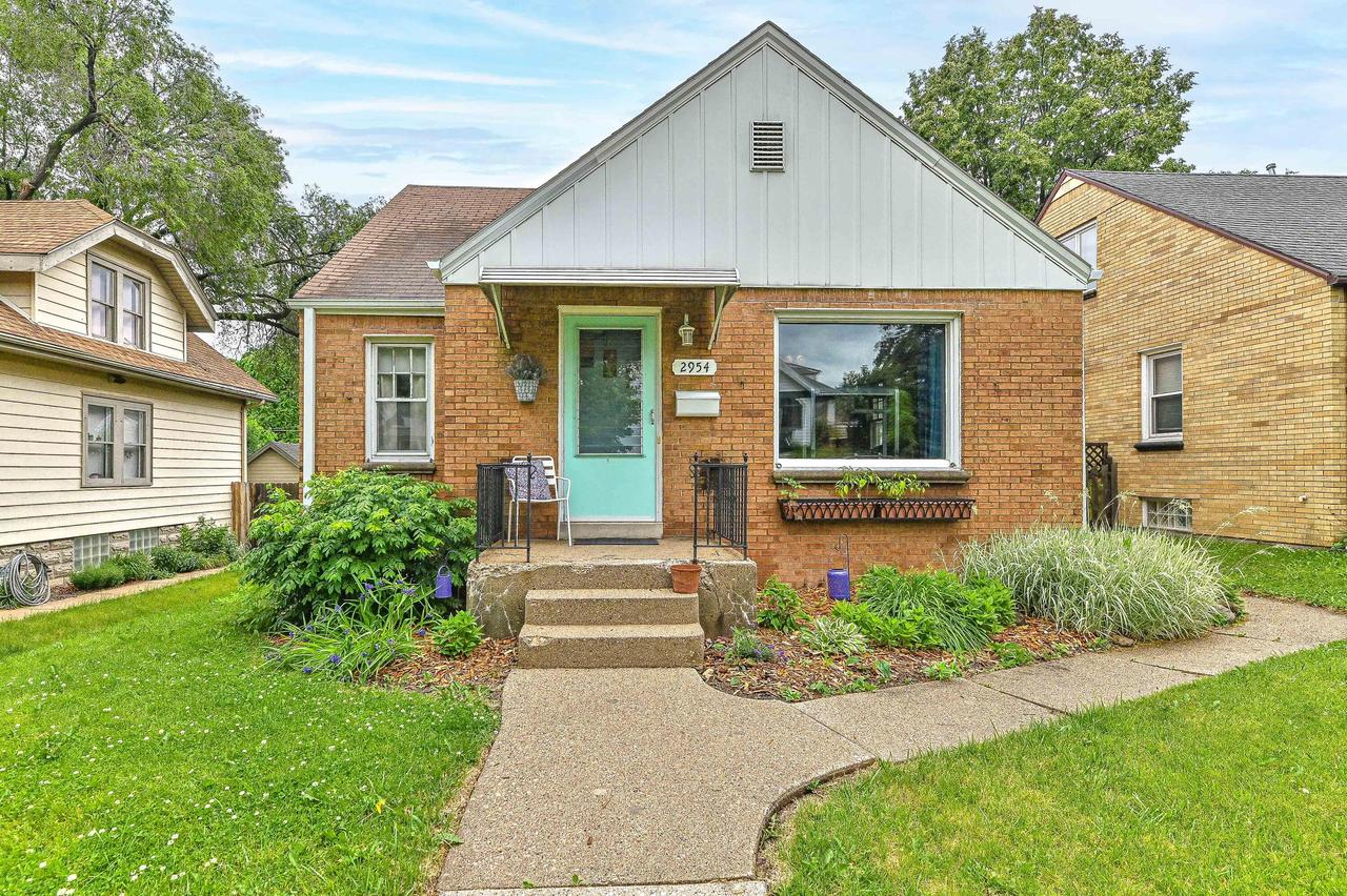2954 S 48th St, Milwaukee, WI 53219