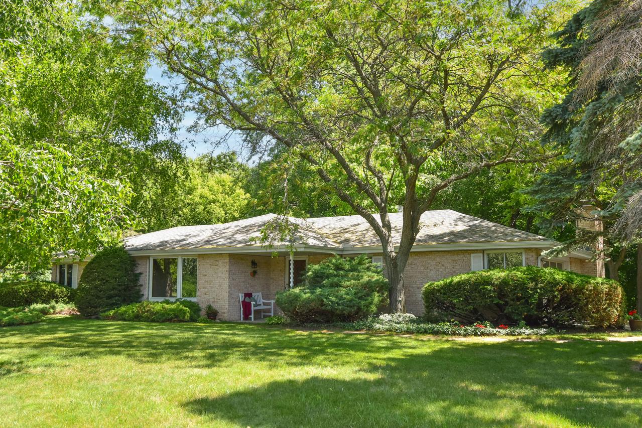 1740 Stoneway Ct, Richfield, WI 53076