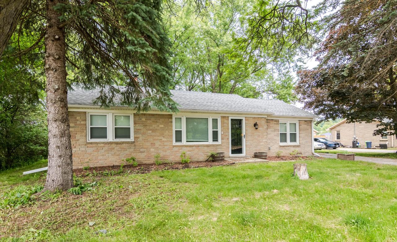1300 Highway 83 -, Hartland, WI 53029