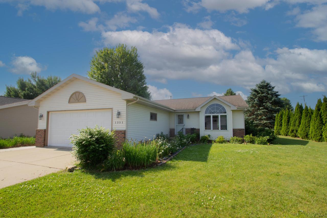 1351 Colonial Dr, Watertown, WI 53098