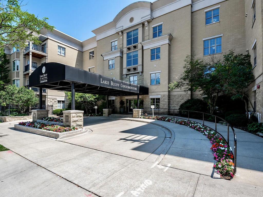 1300 N Prospect Ave #106, Milwaukee, WI 53202