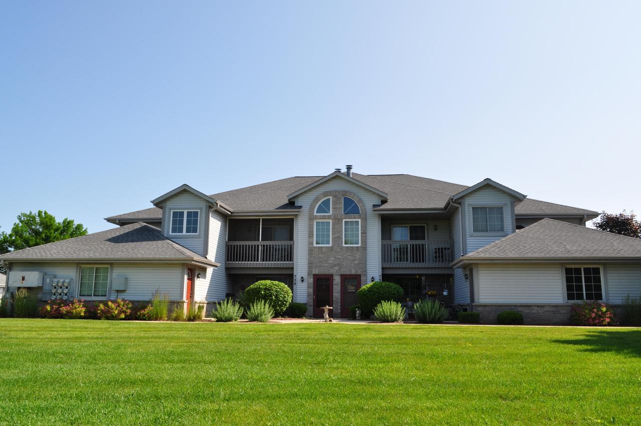 739 Quinlan Dr #D, Pewaukee, WI 53072
