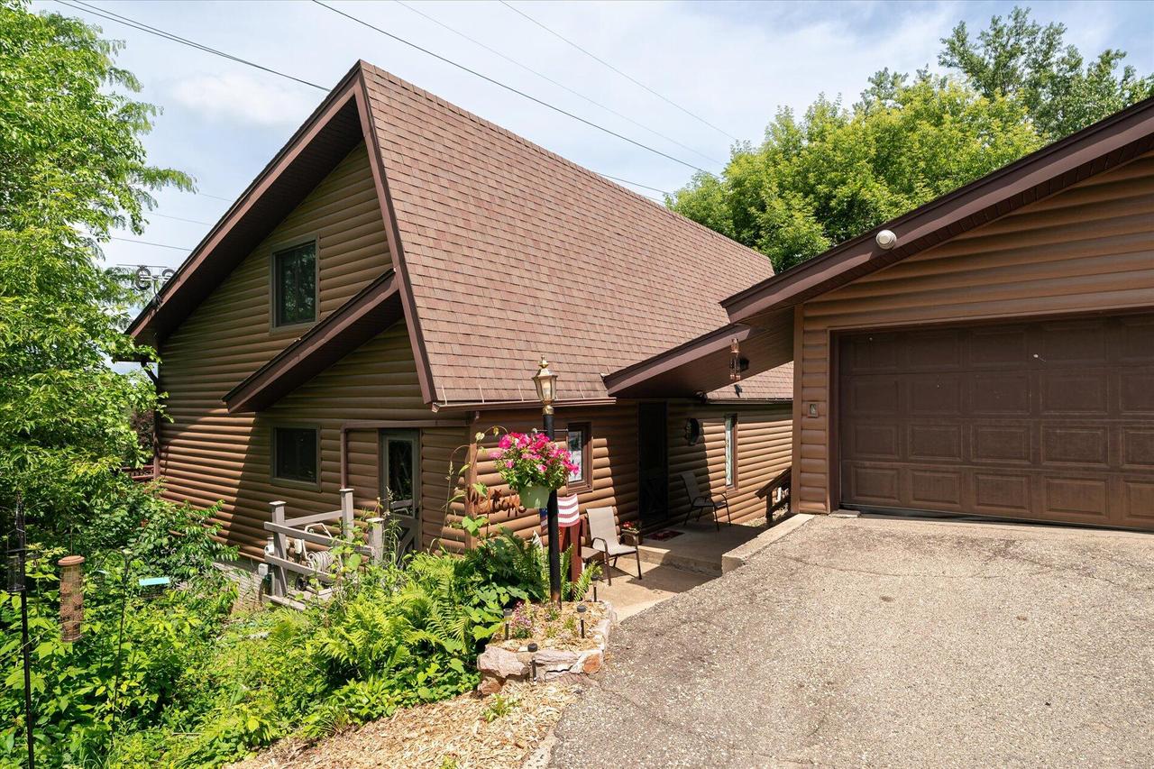 W5758 Hypoint Dr, Shelby, WI 54601