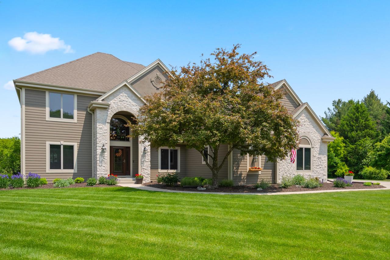 842 Ringtail Ct, Pewaukee, WI 53072