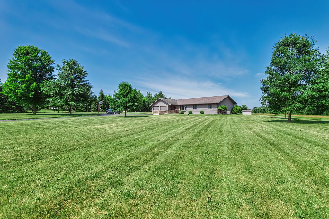 N1751 N Daisy Dr, Bloomfield, WI 53128