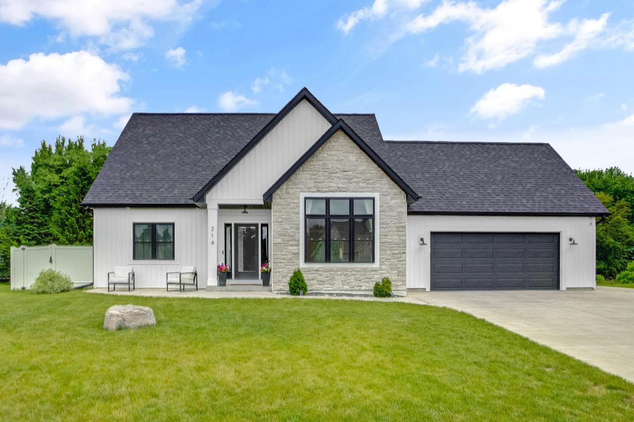 W214 Thompson Cir, Ixonia, WI 53066