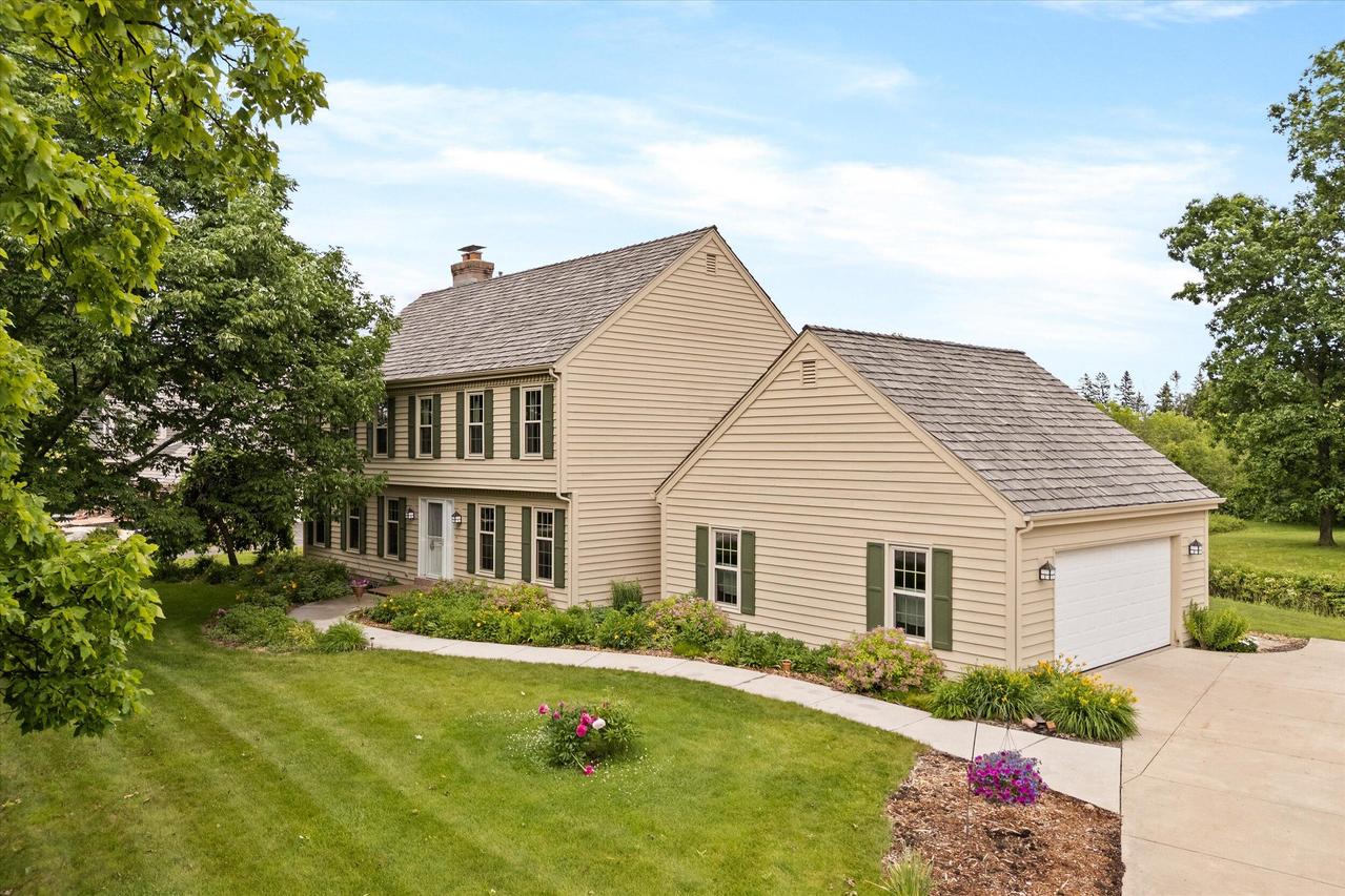 10800 N Norway Dr, Mequon, WI 53092
