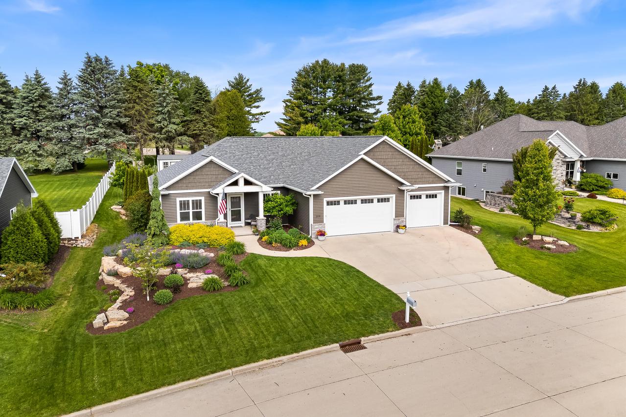 2210 Stoney Brook, Manitowoc, WI 54220