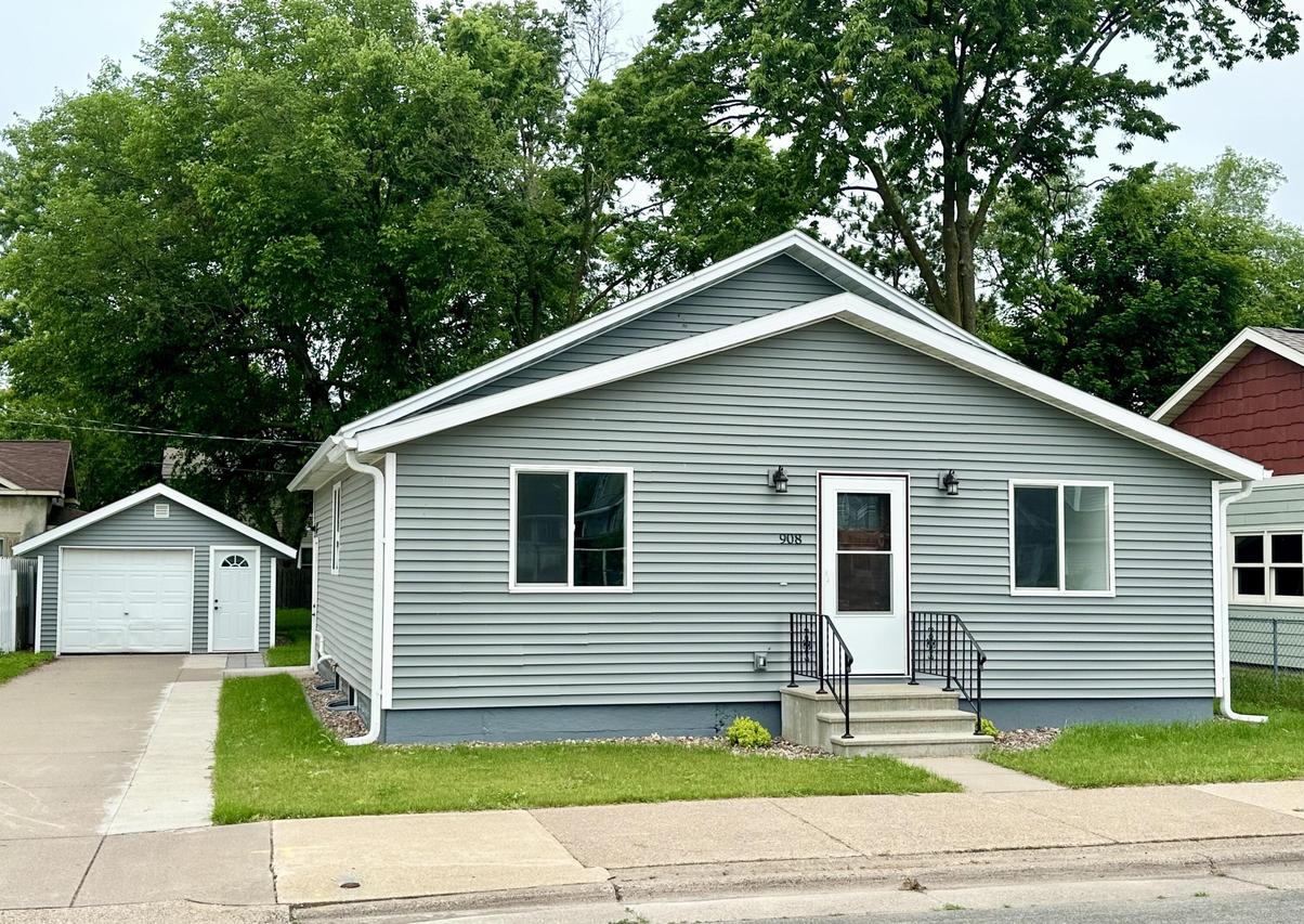 908 S East Ave., La Crosse, WI 54601