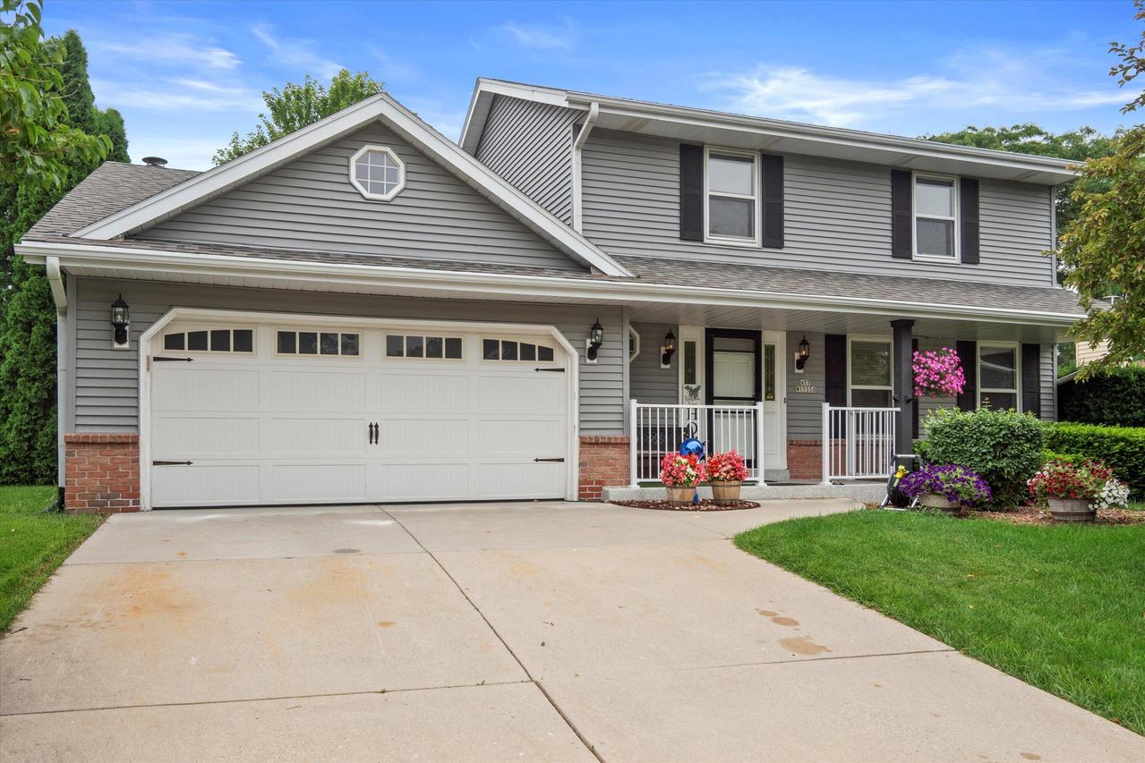 N77W15330 Crossway Dr, Menomonee Falls, WI 53051
