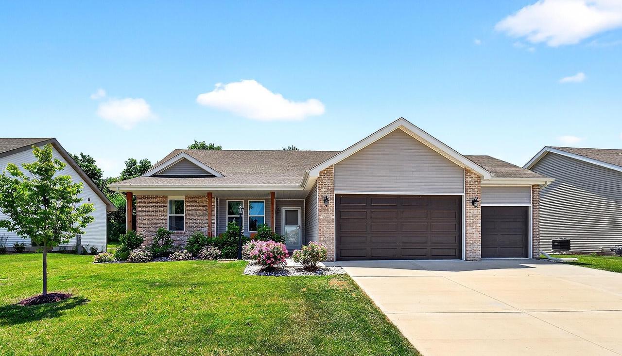 606 Vineyard Dr, Cambridge, WI 53523