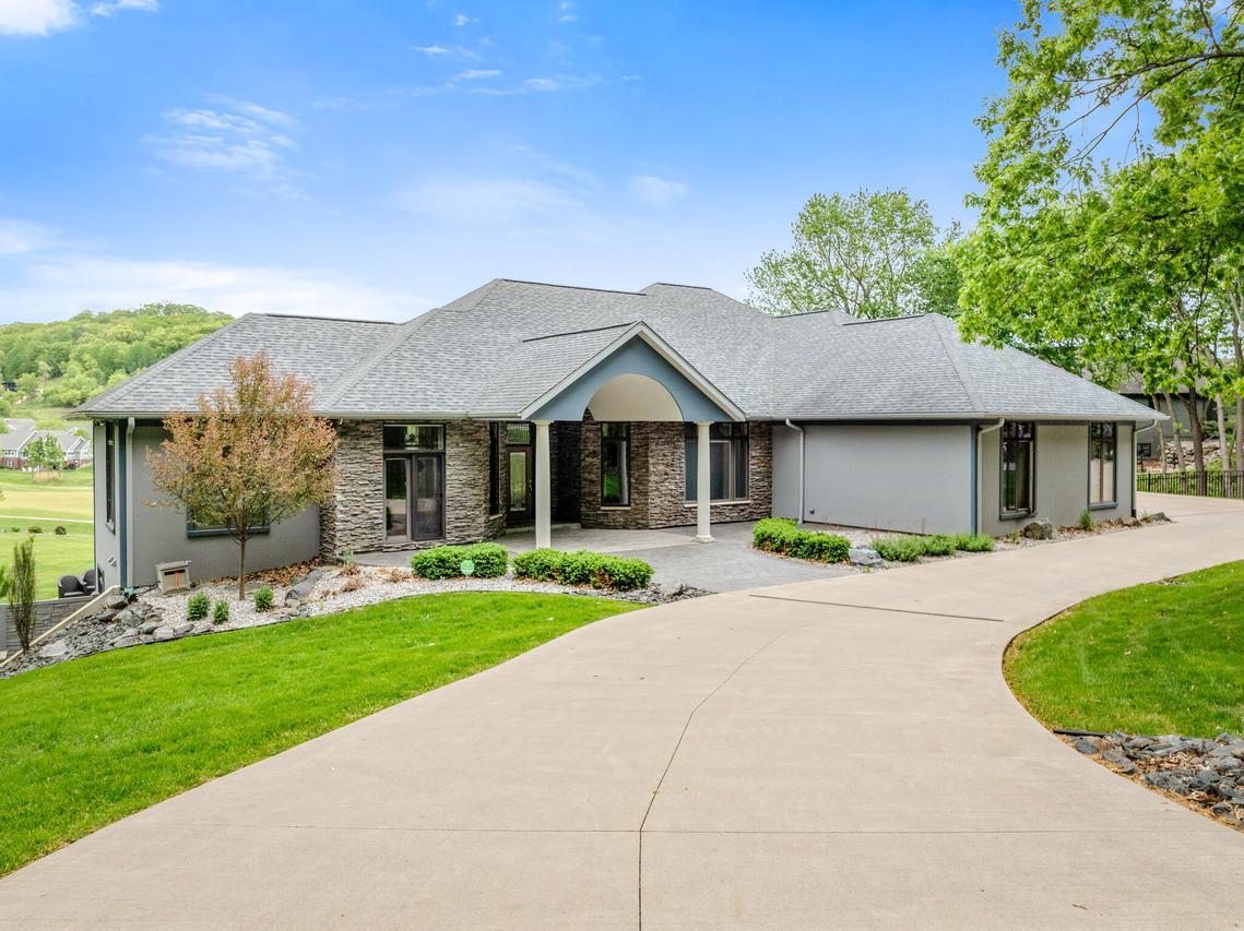446 Country Club, Onalaska, WI 54650