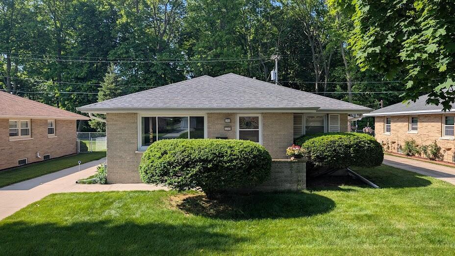 3235 E Denton Ave, Saint Francis, WI 53235