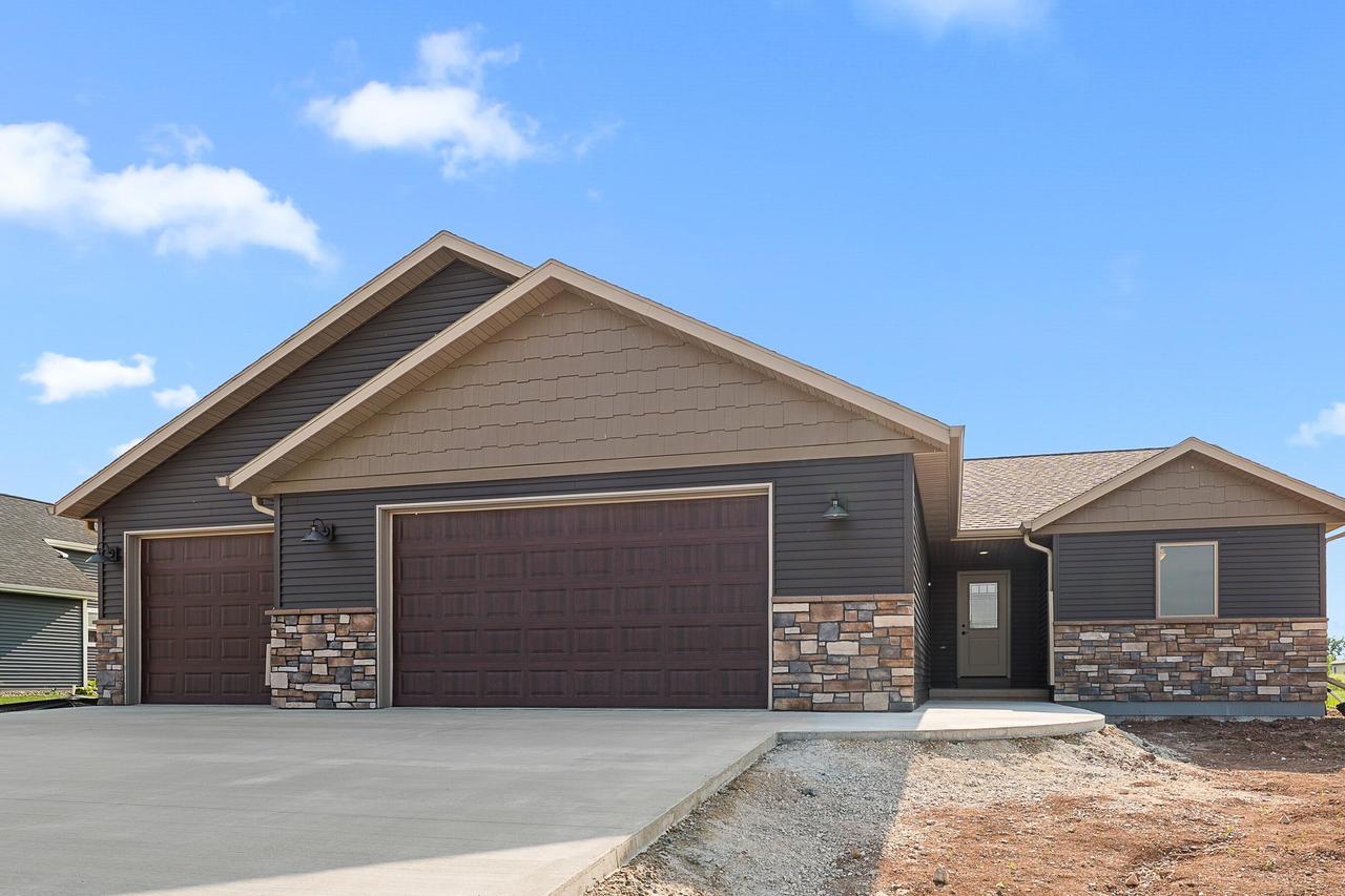 N5918 Meadowview Ln, Fond Du Lac, WI 54937