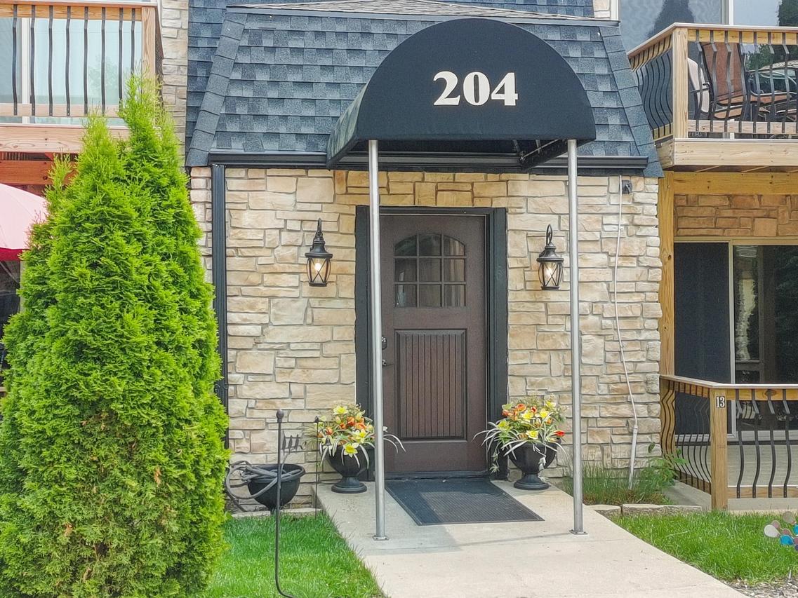 204 Elmhurst Ct #13, Williams Bay, WI 53191