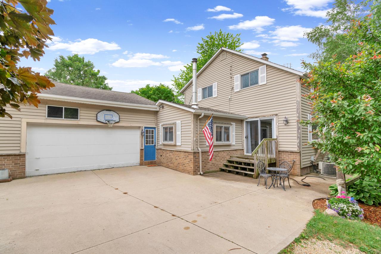 W3355 Lower Hebron Rd, Hebron, WI 53538