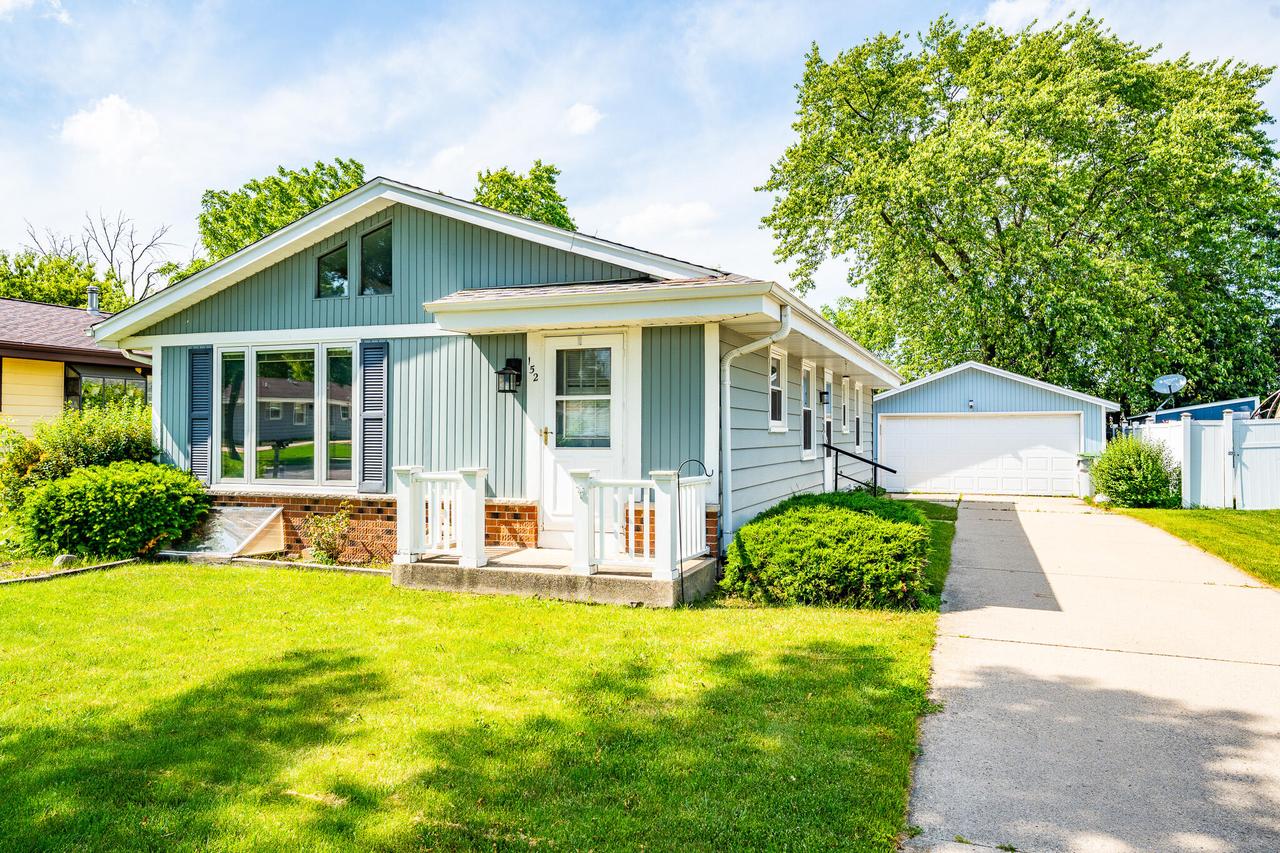 152 W Goldleaf Ave, Milwaukee, WI 53207