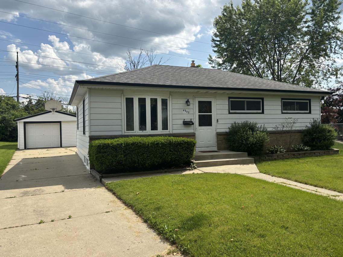 4945 W Tesch Ave, Milwaukee, WI 53220