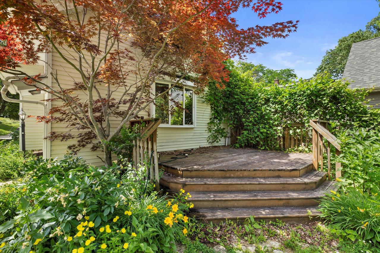 W66N674 Madison Ave, Cedarburg, WI 53012