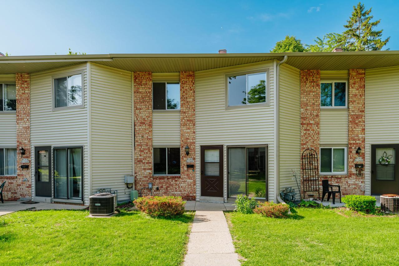 W169N11492 Biscayne Dr, Germantown, WI 53022