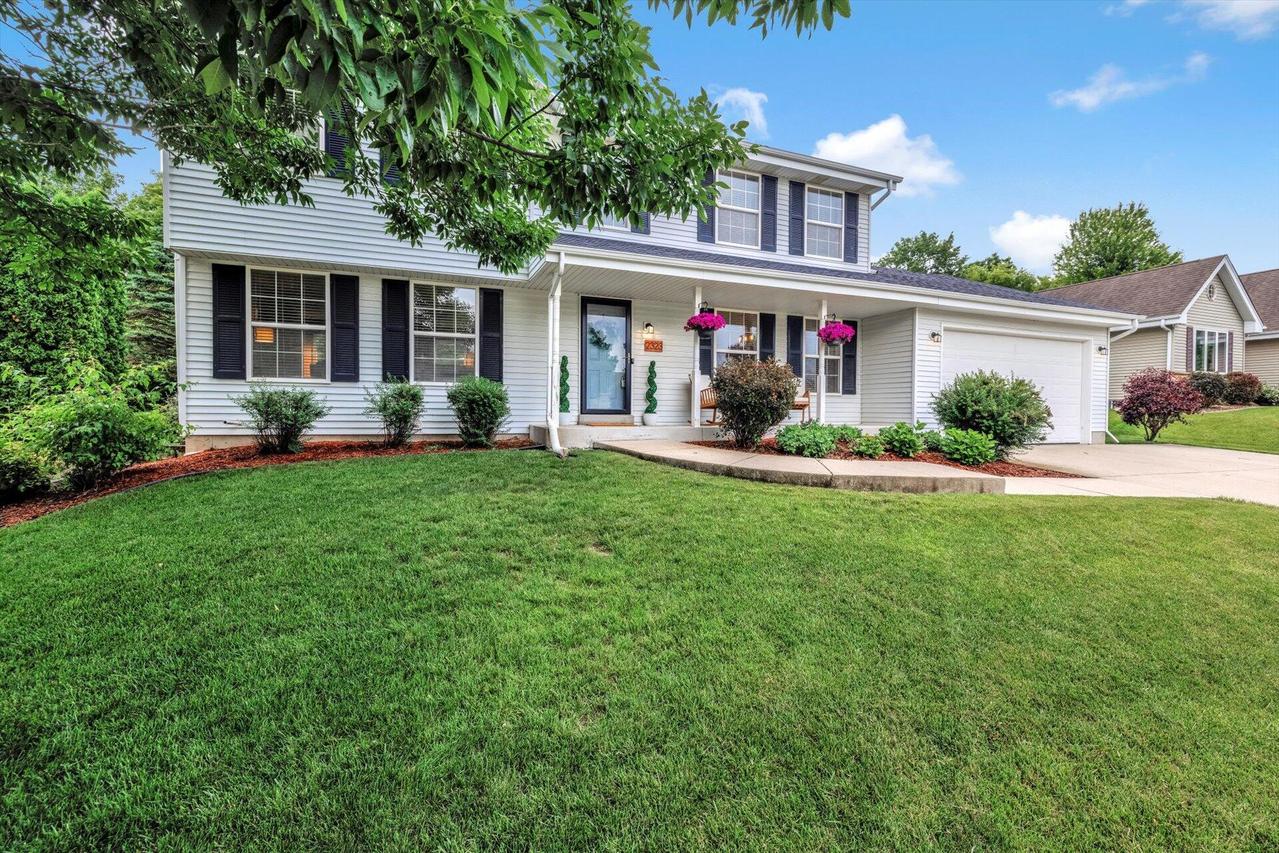 2323 N University Dr, Waukesha, WI 53188